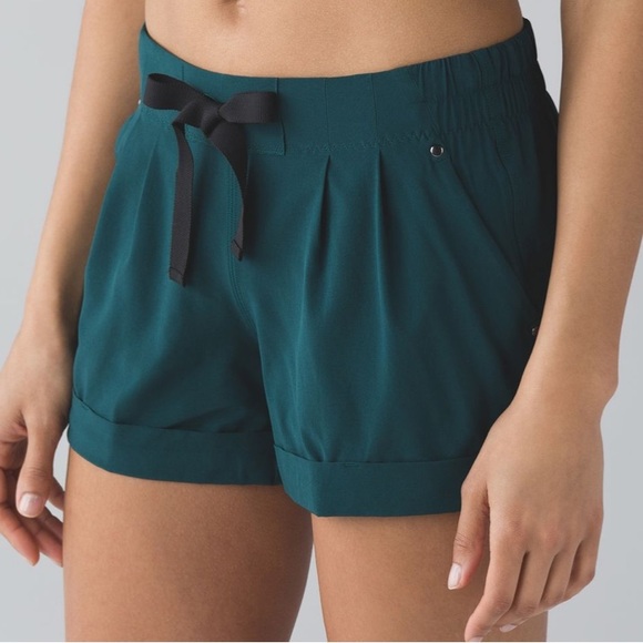 Lululemon Spring Break Away Short size 12 Deep Green - Picture 9 of 9